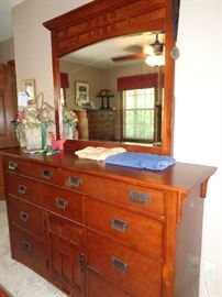 dresser w/mirror