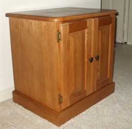 $95                                                                                    Size: 24" H x 24" W x 18" D