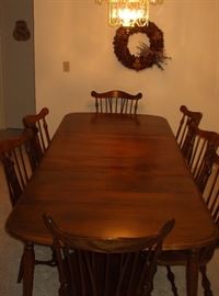 Table with leaves: 90" L x 40" W x 28" H