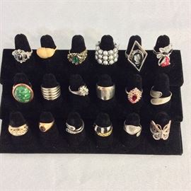 Vast collection of costume jewelry. Rings. 