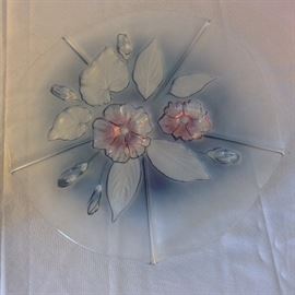 Beautiful flower plate. 13" diameter. 