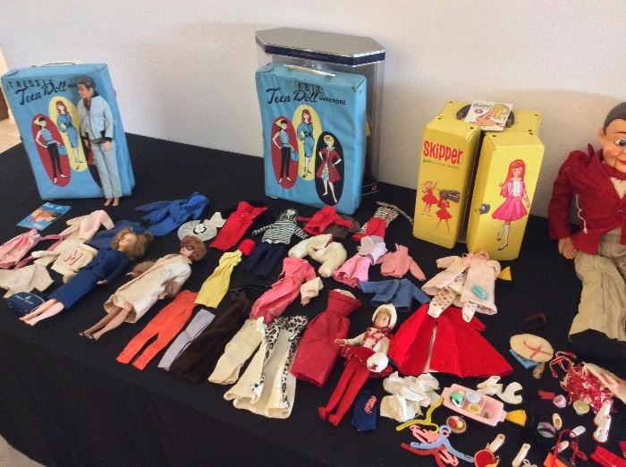 Vintage Barbies, Ken, Skipper with large assortment of clothes. 