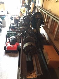 Accessories (Jaw Lathe Chuck, Steady Rest and many more come with the Metal Lathe)