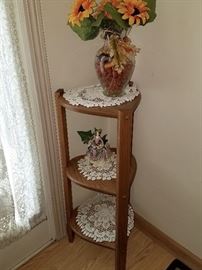 Accent three tier table