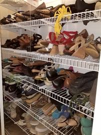 Hundreds of women's shoes and boots mostly size 10