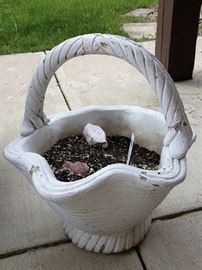 Concrete garden basket