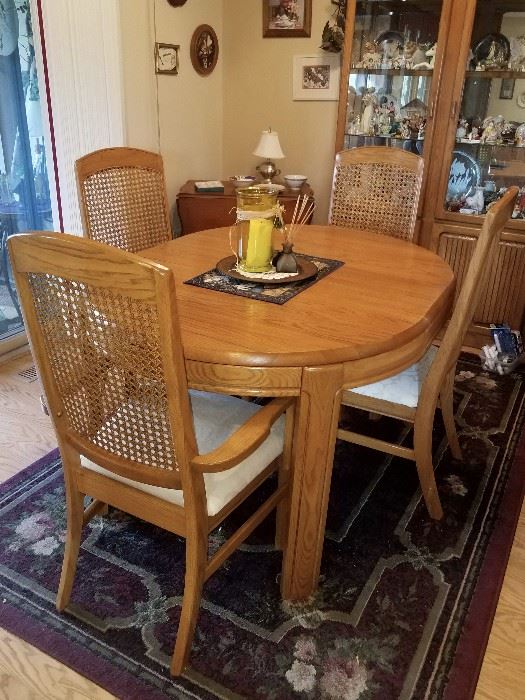 Dining room/kitchen table with leaf and four chairs