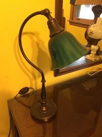 Desk/dresser lamp