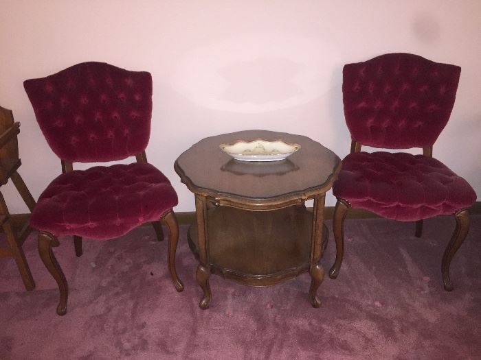 Chairs and end table