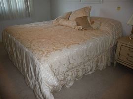 KING SIZE POSTUREPEDIC MATTRESS SET/KING COMFORTER SET