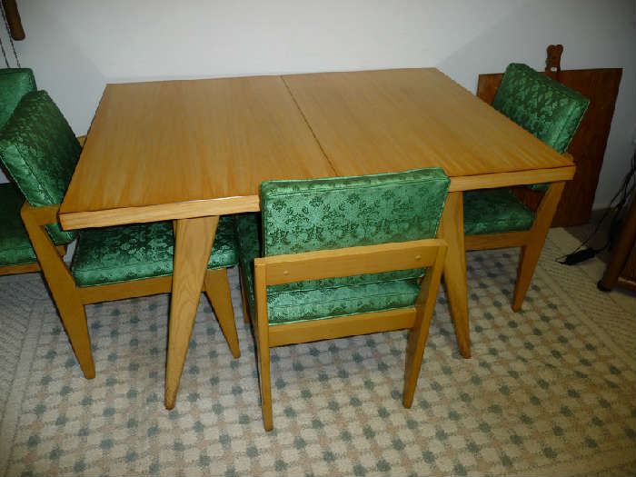 VINTAGE TABLE W/5 CHAIRS