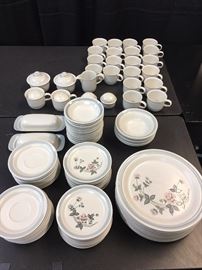 Set of Turnberry dishes 111 pieces