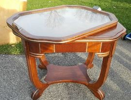 End table with removable buffet tray