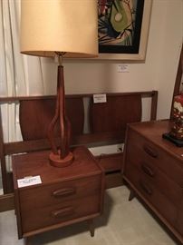 MID CENTURY BEDROOM SUITE