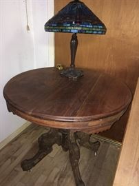VICTORIAN WALNUT LAMP TABLE