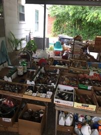 LOTS OF SMALL SHOP AND HOUSEHOLD STUFF