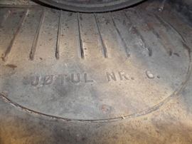 Jotul wood burning stove - cast iron, and very clean.