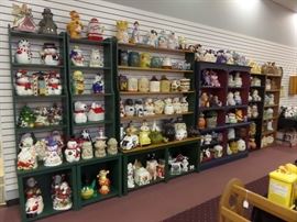 There are approx. 300 vintage and assorted collectible cookie jars in this sale.