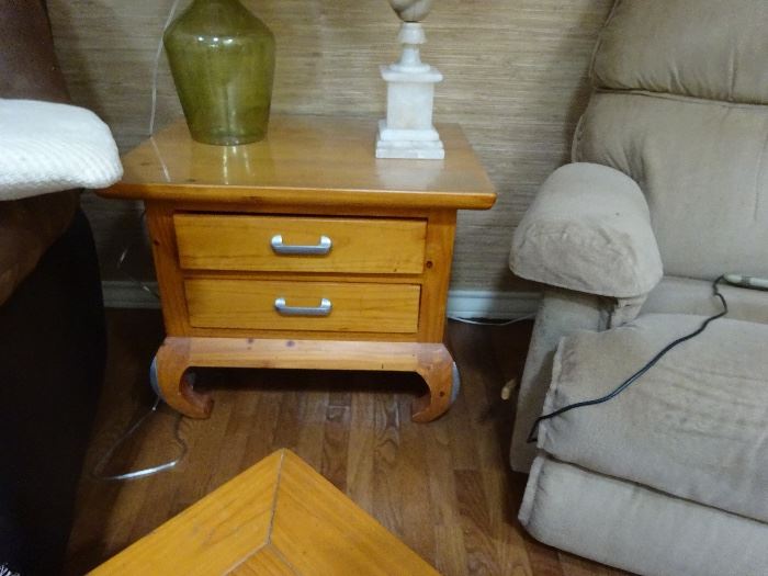 end table with matching coffee table and sofa table 