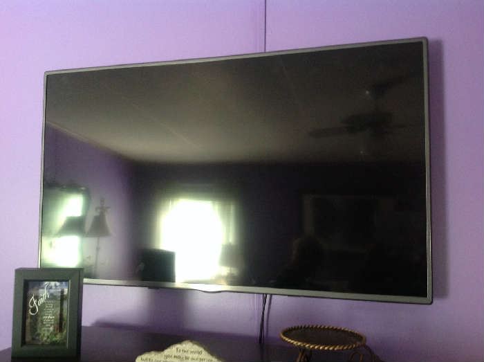 LG TV - Includes wall mounts - $ 300.00 - 50"