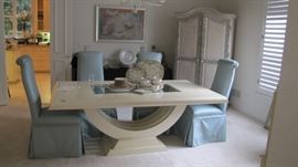 Dining Table from Cantoni.  Comes with 2 extension leafs