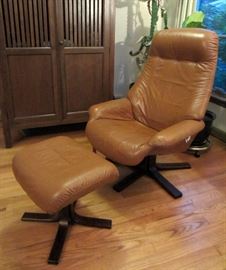 Hjellegjerde Mobler (Norway) mid-century reclining lounge chair w/ ottoman