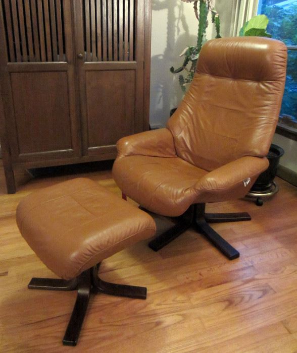 Hjellegjerde Mobler (Norway) mid-century reclining lounge chair w/ ottoman