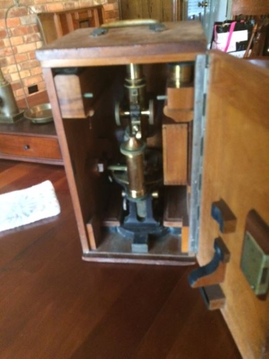 1928 Zeiss microscope in box with all accessories