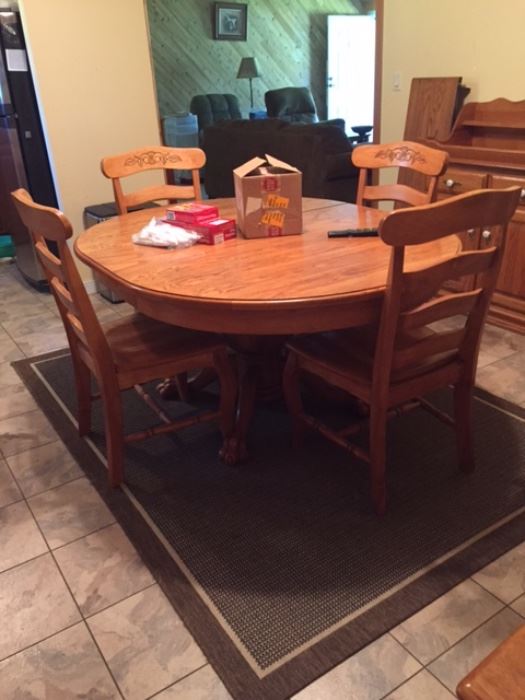 kitchen table -- sturdy with 2 leaves & 6 side chairs