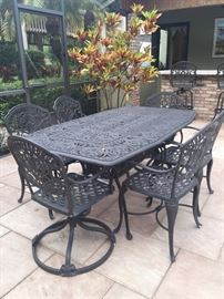Cast aluminum rectangular table w/6 chairs