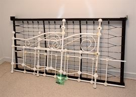 White Metal Daybed