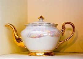 Porcelain & Gold Teapot (Czechoslovakia)