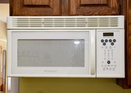 BUY IT NOW!  Lot #421, White Frigidaire Under Cabinet Mount Microwave Oven (Approx. 30" W x 14-1/2" Deep x 16" H), $40