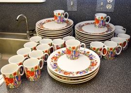 Colorful Vintage Royal Crown Arnart Luncheon Dish Set (Paradise Pattern, Service for 20)