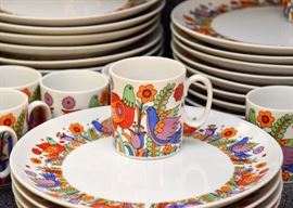 Colorful Vintage Royal Crown Arnart Luncheon Dish Set (Paradise Pattern, Service for 20)