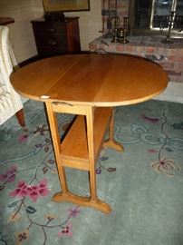 DROP LEAF TABLE UP