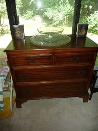 WOOD DRESSER