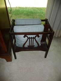 WOOD MAGAZINE HOLDER