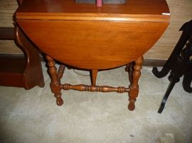 SMALL WOOD DROP LEAF TABLE