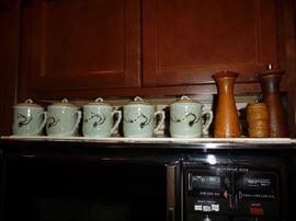 MUGS W/LIDS, SALT/PEPPER