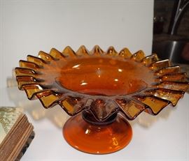 AMBER RUFFLE PED BOWL