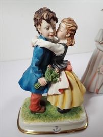 CAPODIMONTE GIRL KISSING BOY