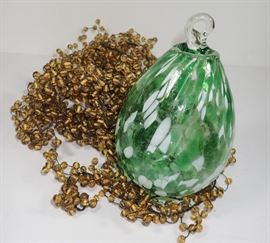 BEADED GARLAND / WALL POCKET