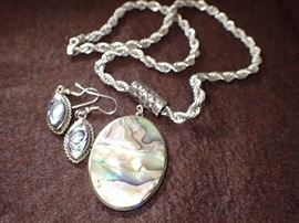 STONE NECKLACE & EARRINGS ON SILVER CHAIN