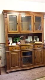 VERY NICE CHINA HUTCH / OAK