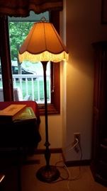 FLOOR LAMP W/FRINGE SHADE