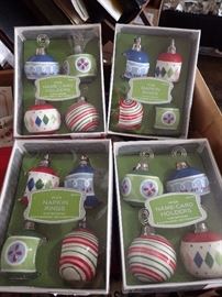 CHRISTMAS DISHES / DECOR