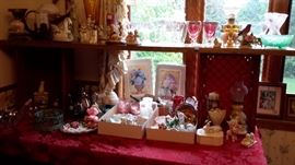 HUNDREDS OF PIECES OF GLASSWARE AND COLLECTABLES