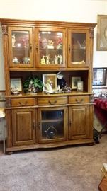 OAK CHINA HUTCH / LIGHTED