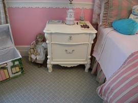 End Table that matches the dresser.